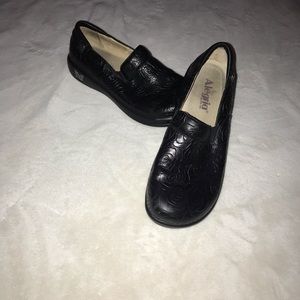 Slip on women’s platform shoes